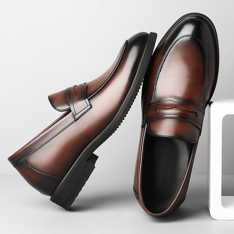 Kensington men's dress shoes in polished brown with black accents, featuring a discreet height boost and hidden internal lift for everyday comfort and refined style.